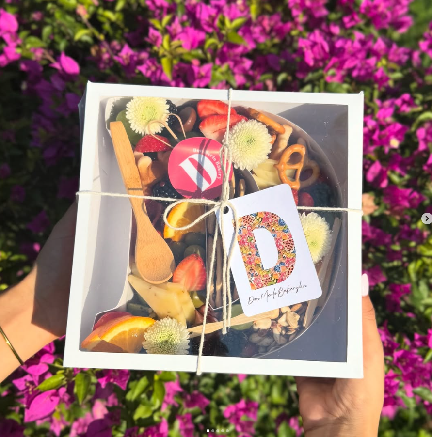 Caja letterbox con galletas surtidas