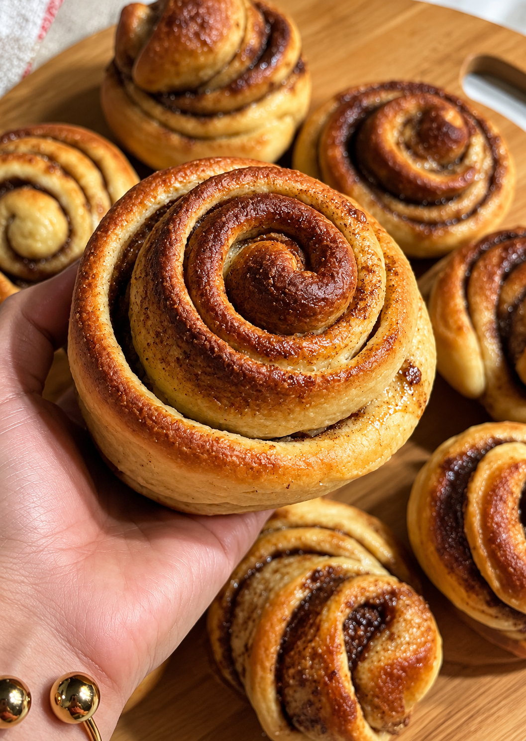 Roles de canela recién horneados de Don Merlo Bakery